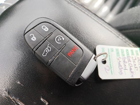 Used 2018 Jeep Grand Cherokee Limited AWD/4WD image 27