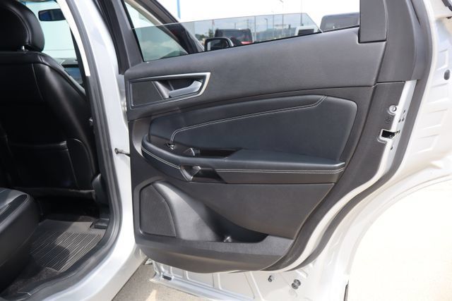 Used 2017 Ford Edge Titanium w/ Technology Package AWD/4WD image 33