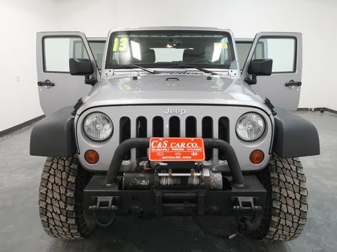 Used 2013 Jeep Wrangler Unlimited Rubicon w/ Dual Top Group AWD/4WD image 28