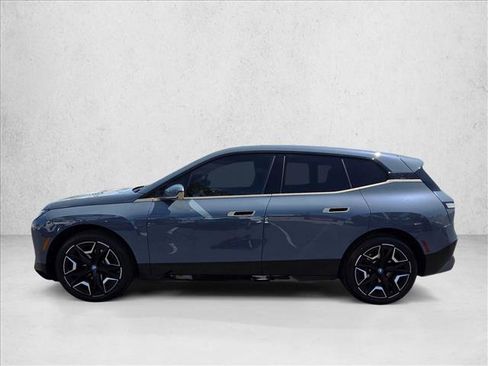 Used 2023 BMW iX xDrive50 w/ Sport Package AWD/4WD image 9