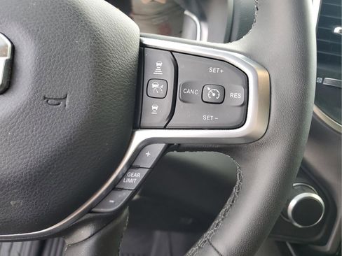 Certified 2025 RAM 1500 4x4 Crew Cab image 24