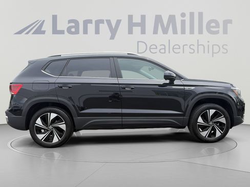 Certified 2024 Volkswagen Taos SE AWD/4WD image 4