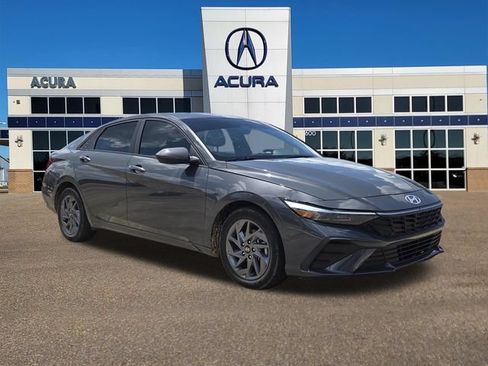 Used 2024 Hyundai Elantra SEL FWD image 1