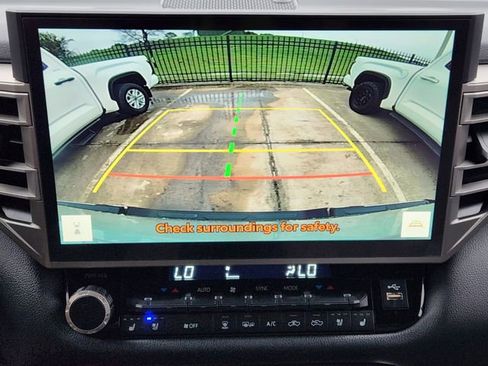 Used 2025 Toyota Tundra Limited AWD/4WD image 16