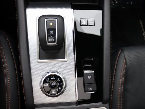 Used 2025 Mitsubishi Outlander SEL image 6