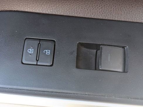 Used 2022 Toyota Highlander XLE FWD image 33