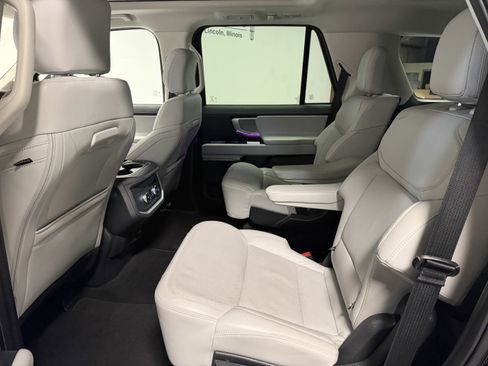 Used 2025 Ford Expedition Platinum image 26