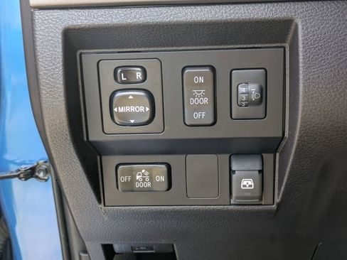 Used 2016 Toyota Tundra SR5 w/ SR5 Upgrade Package image 14