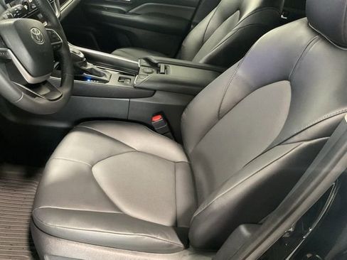 Used 2024 Toyota Grand Highlander AWD image 11