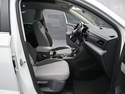 Certified 2022 Volkswagen Taos SE w/ Panoramic Sunroof Package FWD image 15