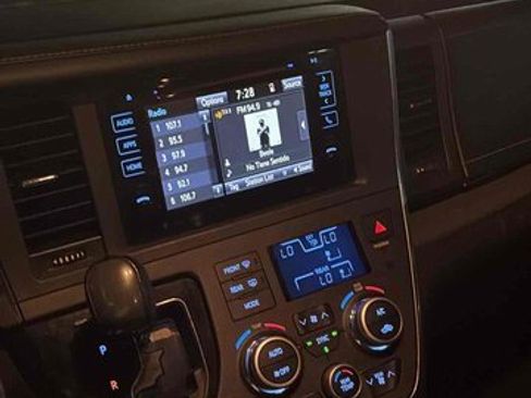 Used 2023 Toyota GR86 Base image 1