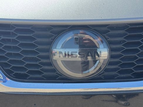 Used 2021 Nissan Versa SV FWD image 22