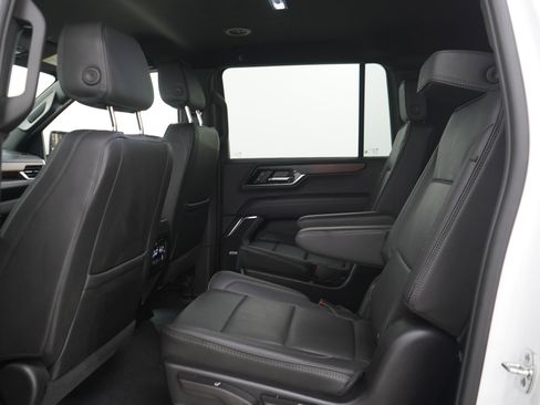 Used 2025 GMC Yukon XL Denali AWD/4WD image 16