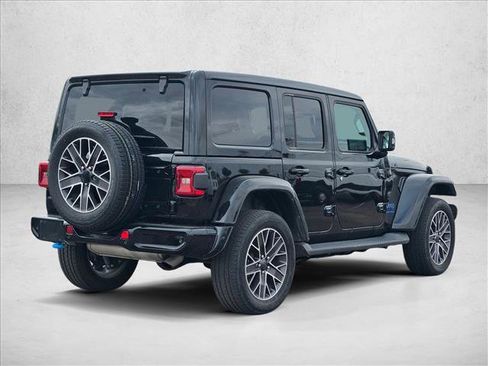 Used 2023 Jeep Wrangler Unlimited Sahara image 5
