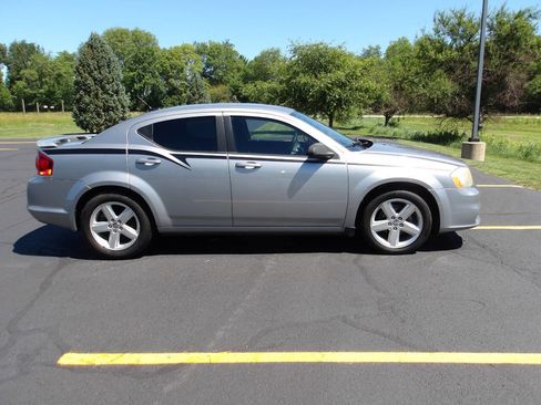 Used 2013 Dodge Avenger SE FWD image 2
