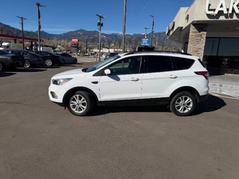 Used 2018 Ford Escape SE w/ SE Sync 3 Package image 6