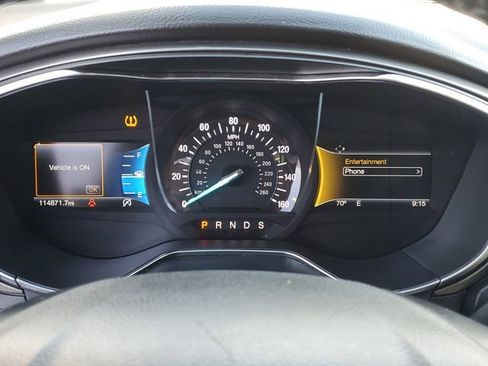 Used 2017 Ford Fusion SE w/ Fusion SE Technology Package image 24