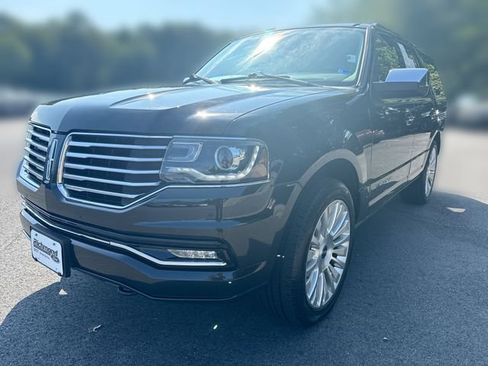 Used 2015 Lincoln Navigator 4WD w/ Equipment Group 101A Reserve image 4