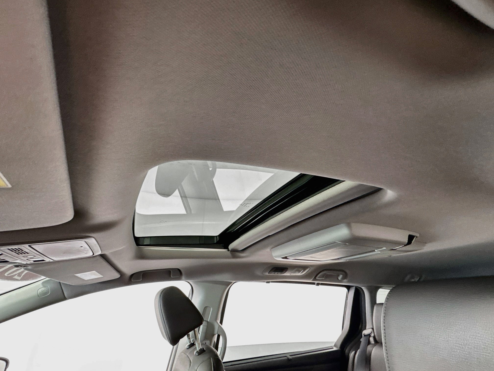 Used 2018 Honda Odyssey Elite image 5