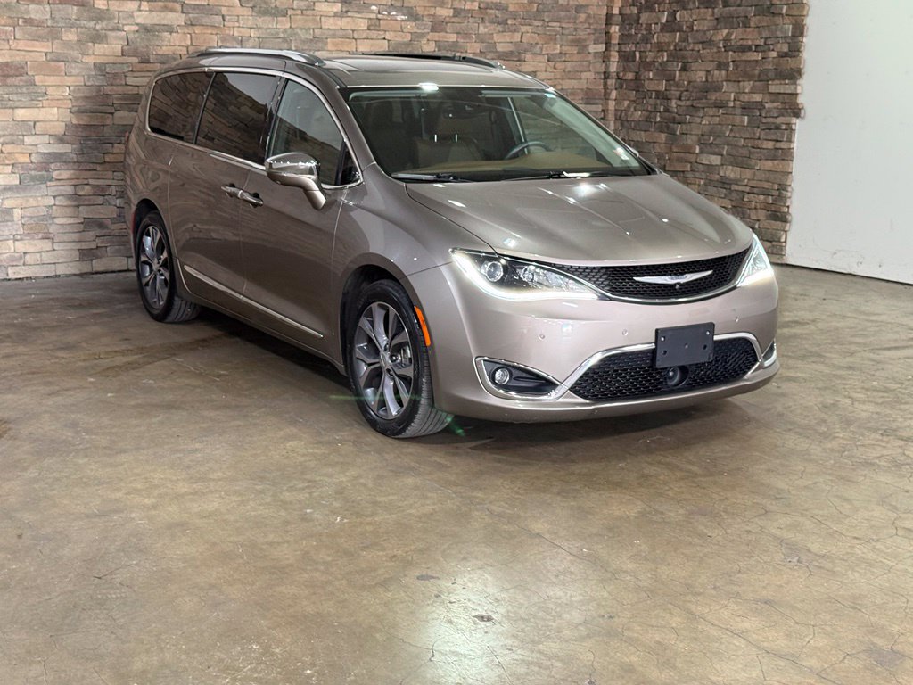 Used 2017 Chrysler Pacifica Limited w/ UConnect Theater Package FWD image 3