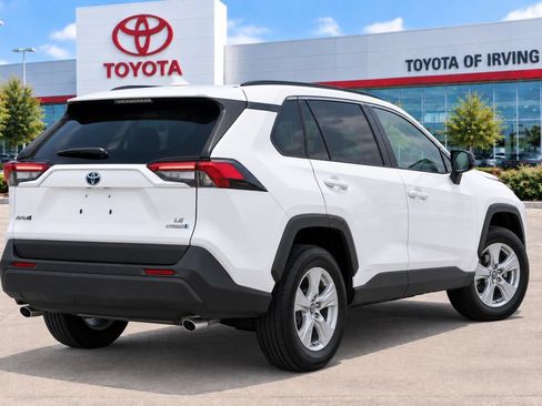 Used 2024 Toyota RAV4 LE AWD/4WD image 4