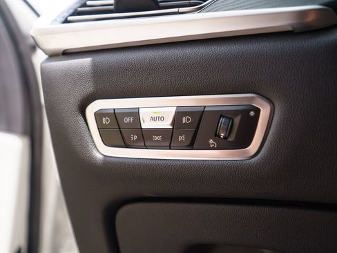 Used 2022 BMW X7 xDrive40i w/ Premium Package AWD/4WD image 22