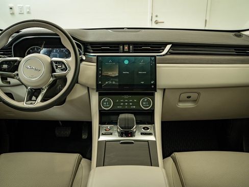Used 2023 Jaguar F-PACE S image 33