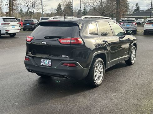Certified 2017 Jeep Cherokee Latitude w/ Comfort/Convenience Group image 5