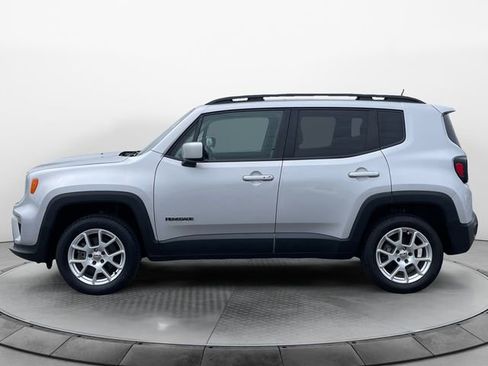 Used 2019 Jeep Renegade Latitude w/ Popular Equipment Group AWD/4WD image 2