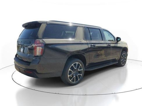 Used 2024 Chevrolet Suburban RST image 3