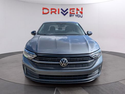 Used 2022 Volkswagen Jetta Sport image 8