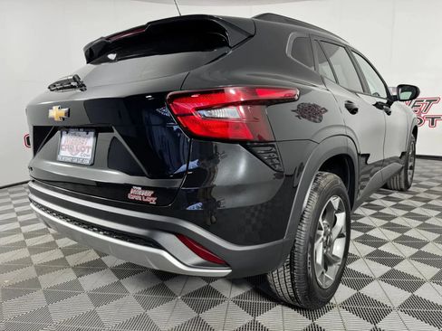 Used 2024 Chevrolet Trax LT image 28