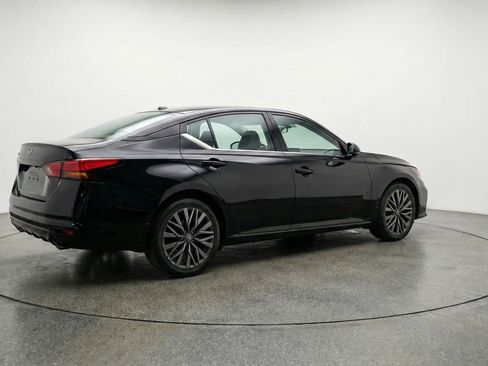 Used 2025 Nissan Altima 2.5 SV FWD image 7