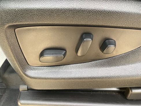 Used 2018 Chevrolet Suburban Premier image 33