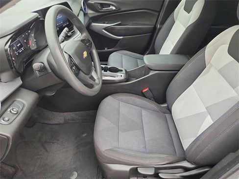 Used 2024 Chevrolet Trax LS image 17