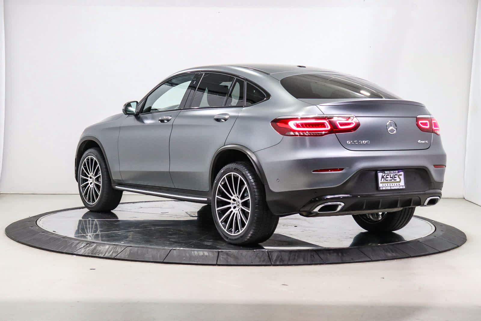 Used 2022 Mercedes-Benz GLC 300 4MATIC Coupe image 2
