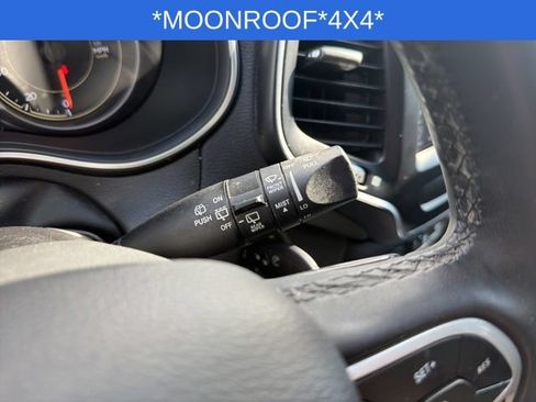 Used 2022 Jeep Cherokee Latitude w/ Sun & Sound Group AWD/4WD image 32