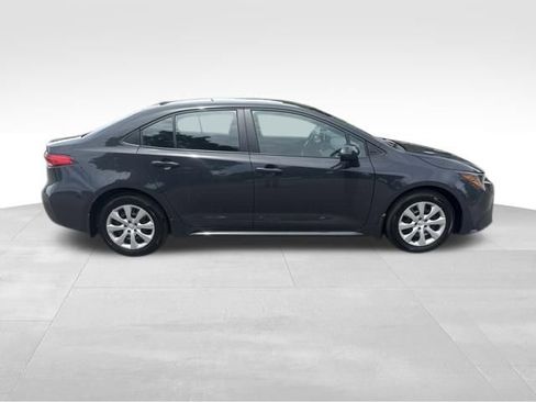 Used 2025 Toyota Corolla LE FWD image 2
