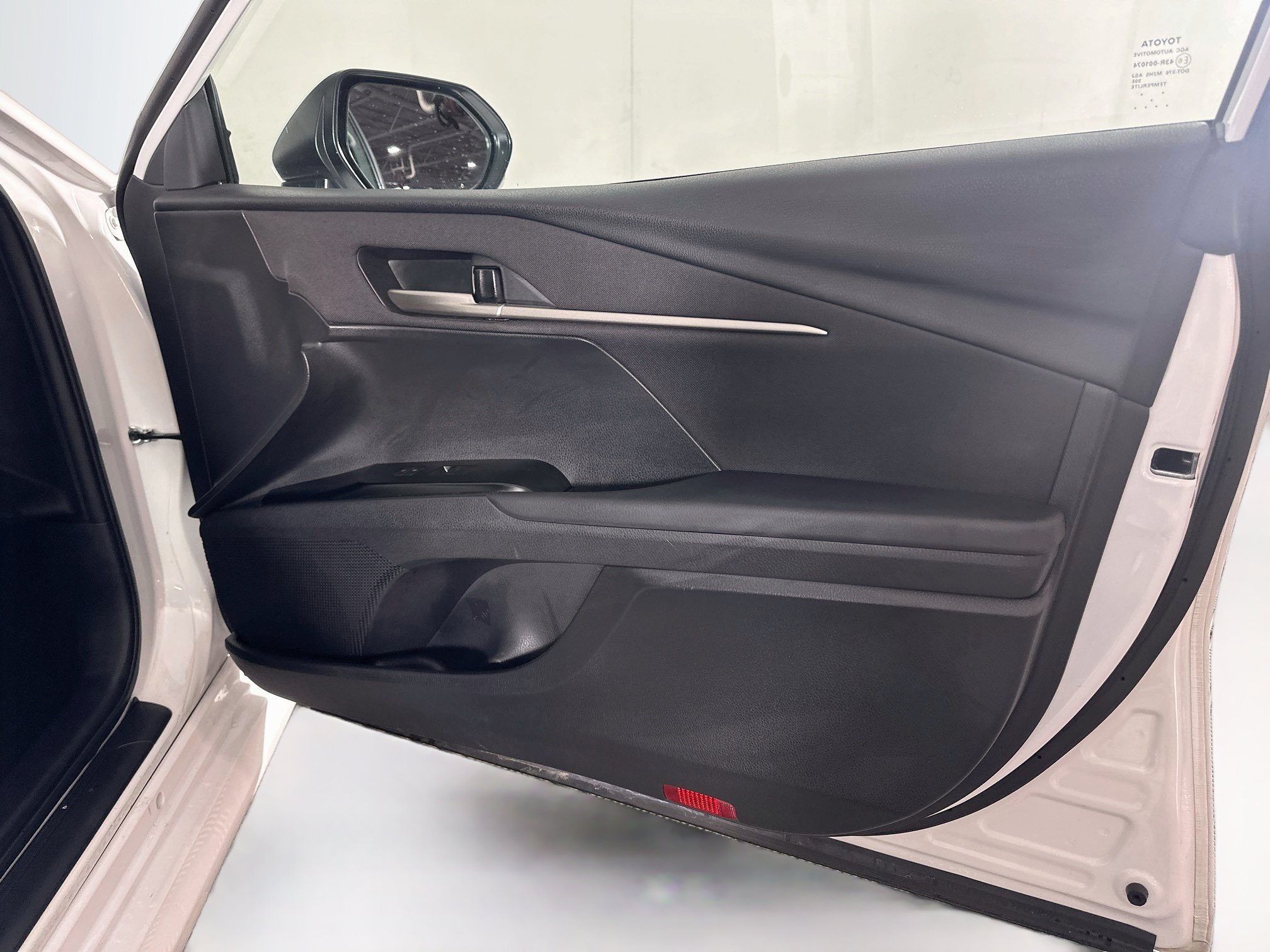 Used 2025 Toyota Camry LE FWD image 30
