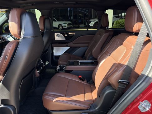 Used 2025 Lincoln Aviator Reserve w/ Luxury Package RWD image 18