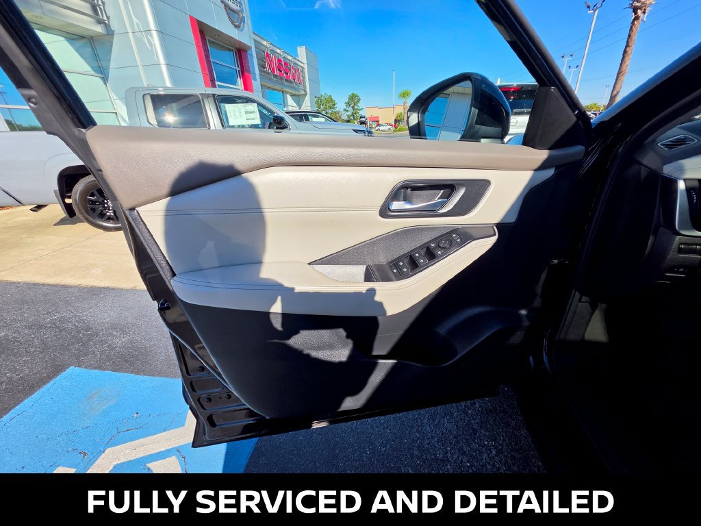 Certified 2023 Nissan Rogue SV w/ SV Premium B Package FWD image 17
