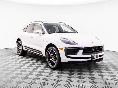Certified 2026 Porsche Macan AWD/4WD image 6