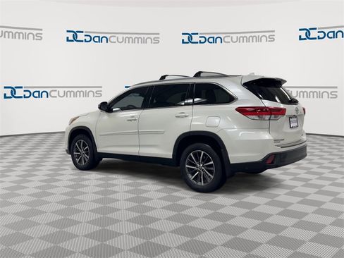 Used 2019 Toyota Highlander XLE image 6