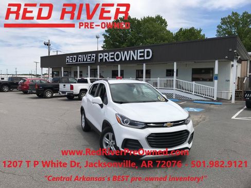 Used 2022 Chevrolet Trax LT w/ LT Convenience Package FWD image 1
