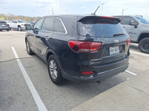 Used 2020 Kia Sorento LX image 3
