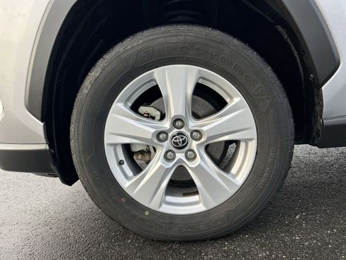 Used 2021 Toyota RAV4 XLE image 12