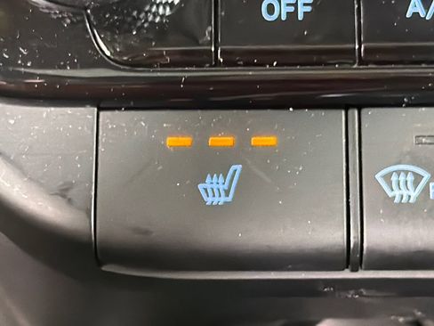 Used 2025 Hyundai Elantra Limited image 31