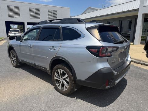 Used 2021 Subaru Outback Limited XT AWD/4WD image 3