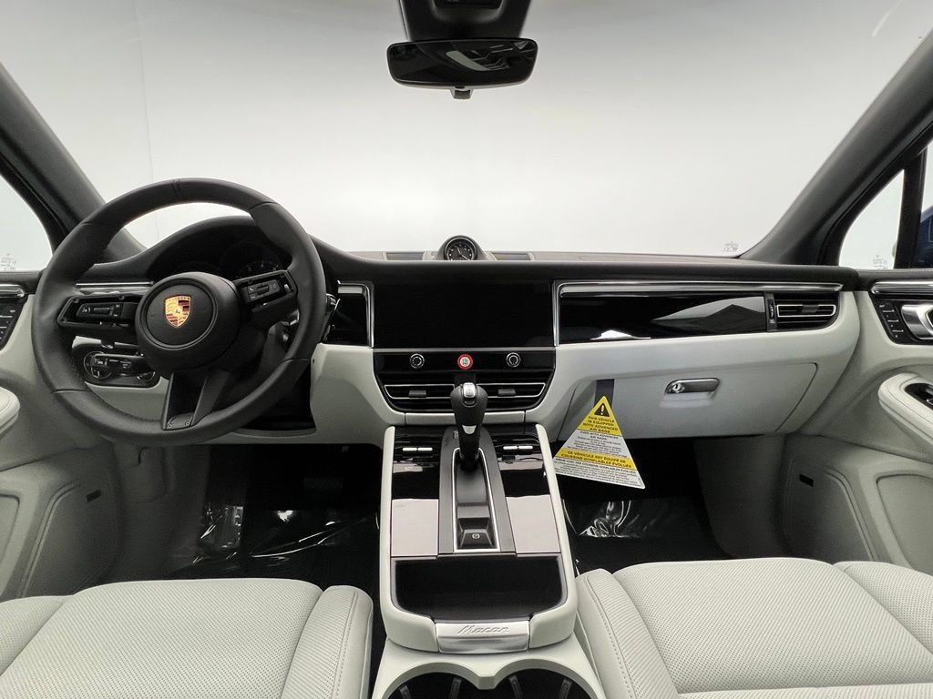 Used 2026 Porsche Macan AWD/4WD image 6