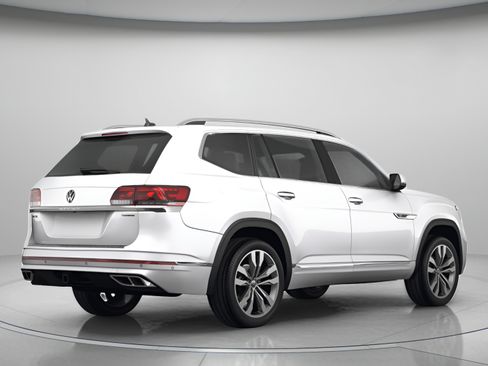 Used 2023 Volkswagen Atlas SEL R-Line AWD/4WD image 3
